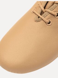 jazzschoenen laag huidskleur close-up