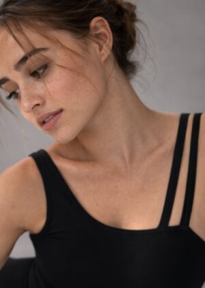 Zwart asymmetrisch balletpak dames met dubbele bandjes