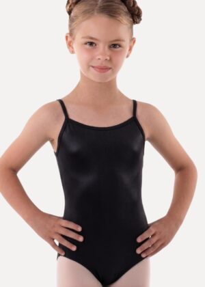 balletpak-zwart-kinderen-giselle-maat-140-op-model-vooraanzicht