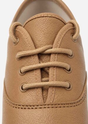 jazzschoenen-van-leer-in-huidskleur-oxford-detail
